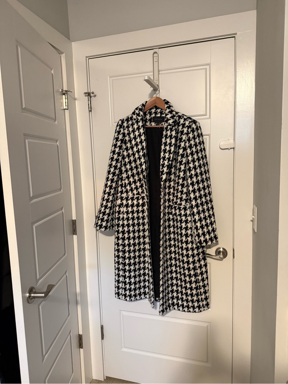 Ann Taylor Black & White Houndstooth Long Trench Coat
